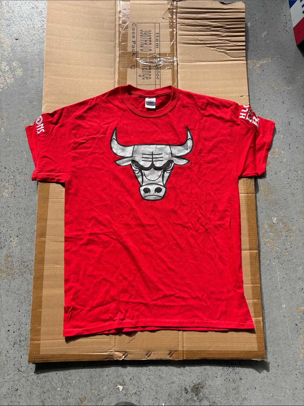 Chicago Bulls Red Graphic Tee with Center Logo Carlos Boozer #5 Size Large